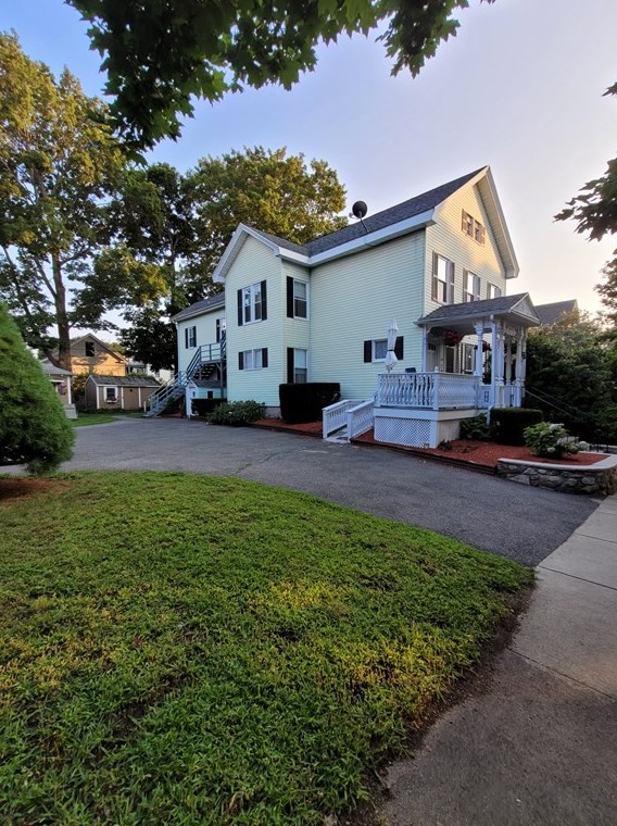 28 Yale Ave, Wakefield, MA 01880 exterior