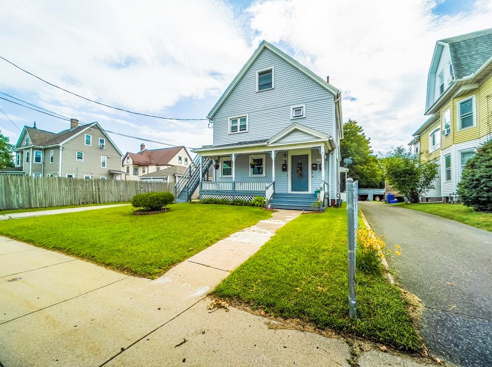 4 Glen St, Holyoke, MA 01040 exterior