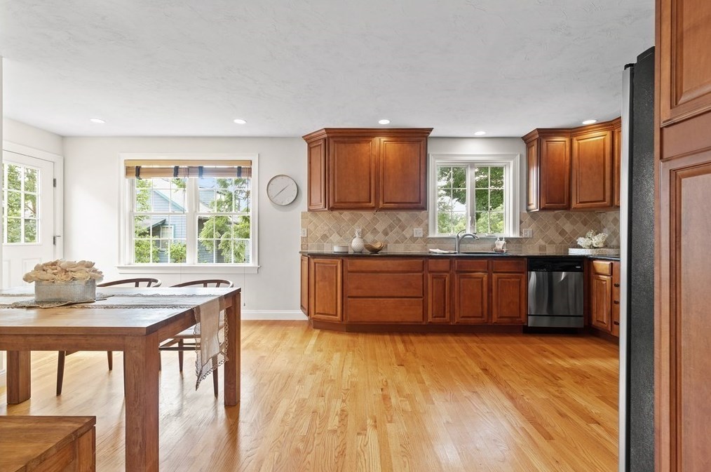 572 Trapelo Rd, Belmont, MA 02478-1404