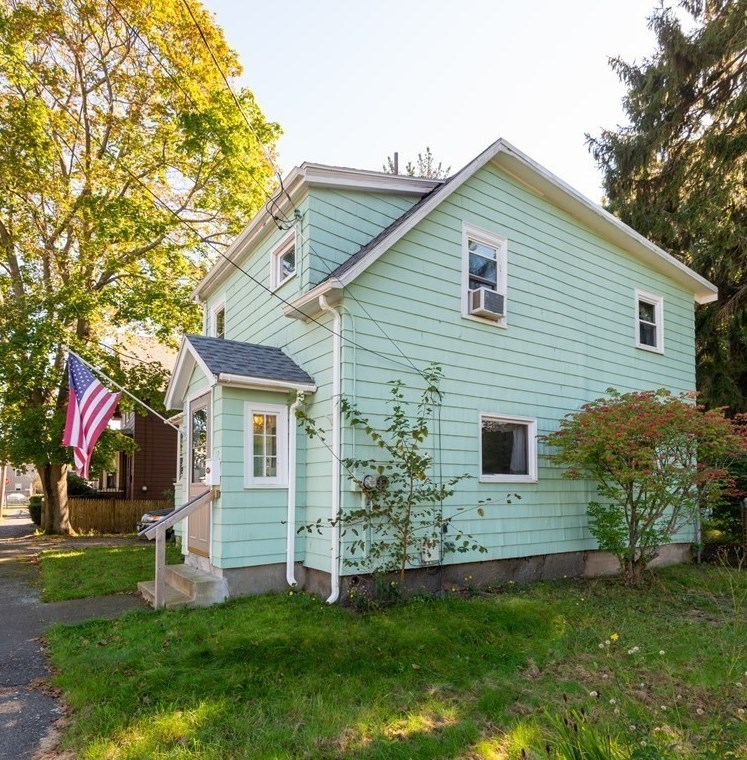 12 Bailey St, Lynn, MA 01904-2212