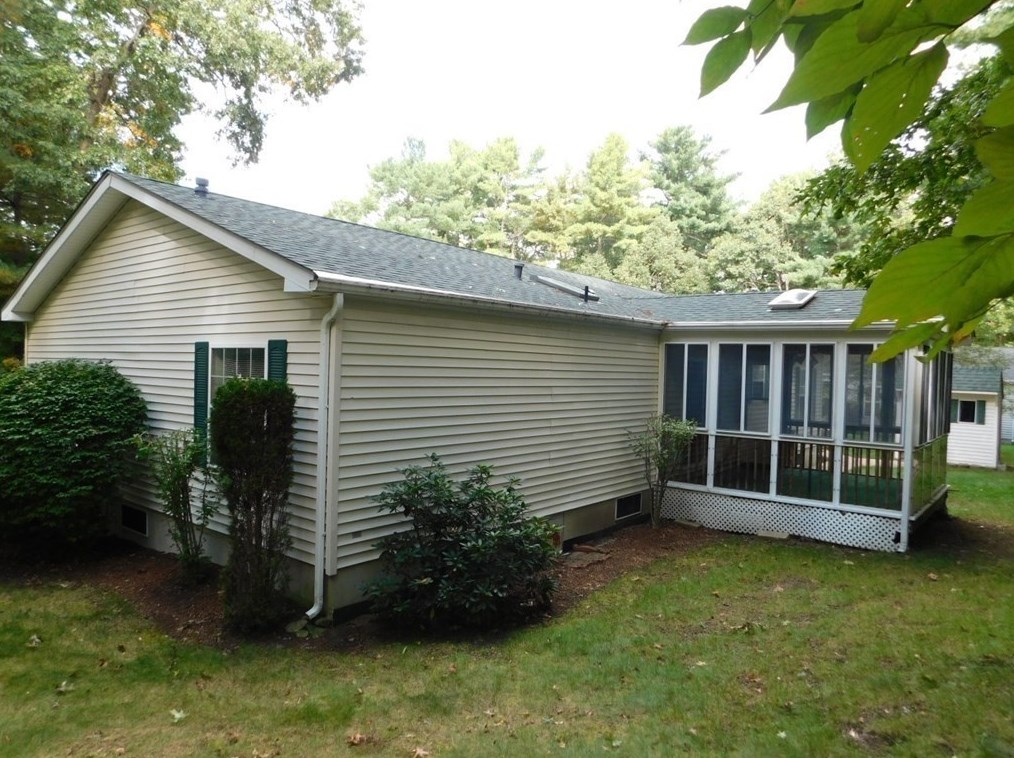 2612 Oak Point Dr, Middleboro, MA 02346 exterior