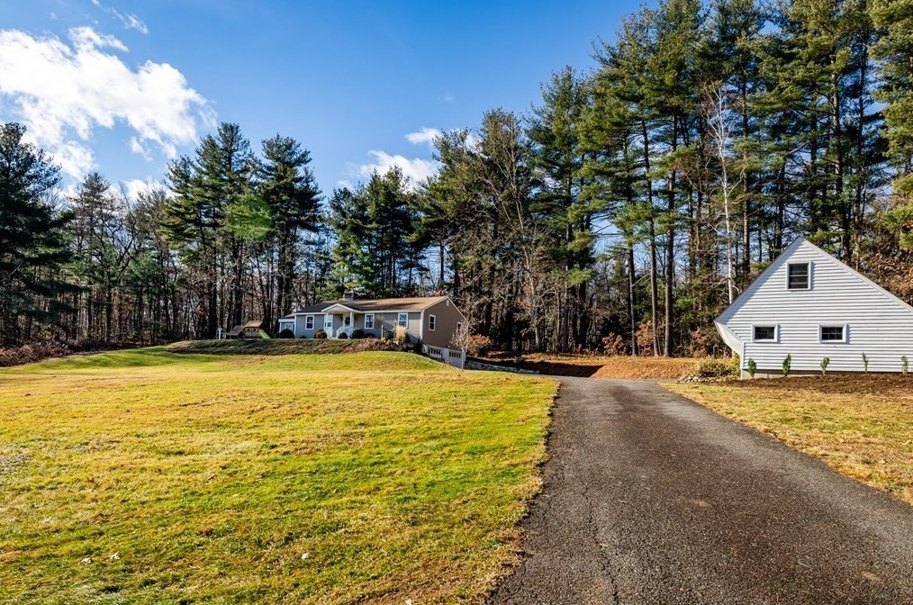 917 Flat Hill Rd, Lunenburg, MA 01462 exterior