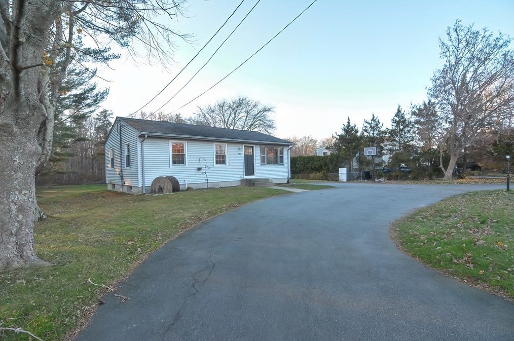 541 Russells Mills Rd, Dartmouth, MA 02748 exterior