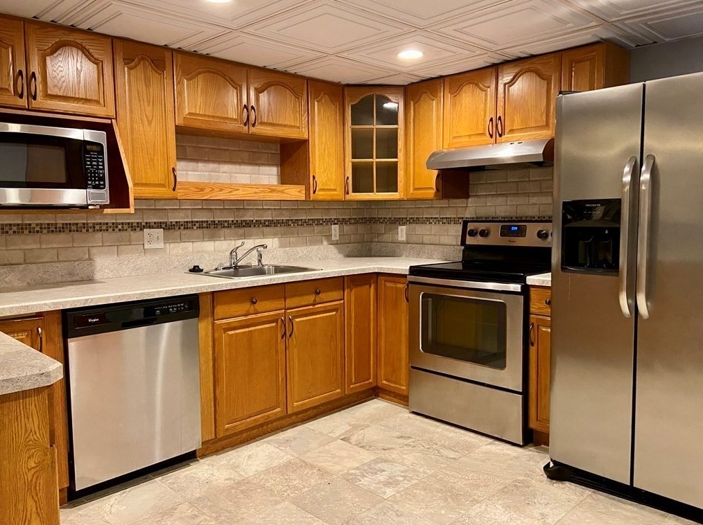 5 Shadowbrook Ln, Milford, MA 01757 exterior