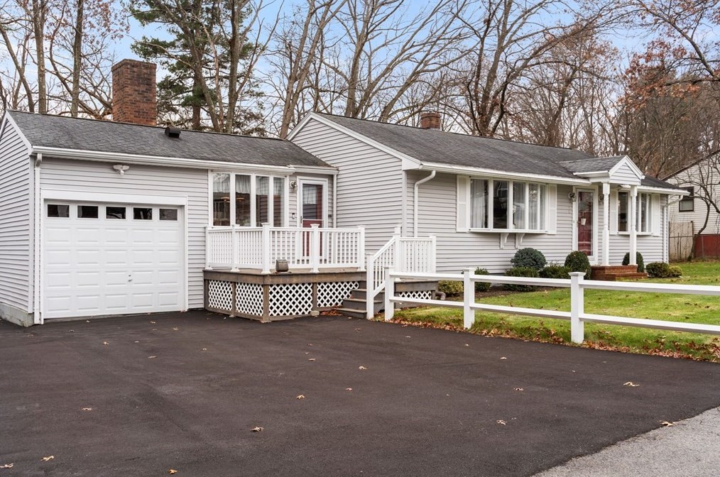 20 Pinewood Rd, Tewksbury, MA 01876-2054