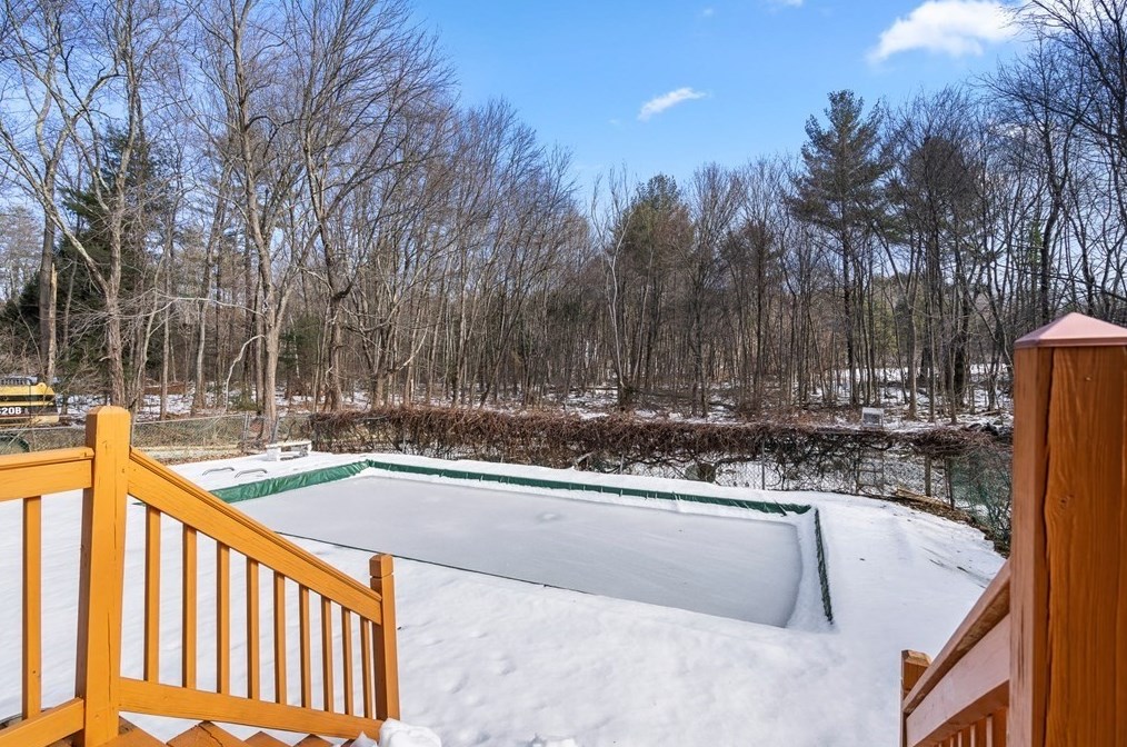 504 Forest St, Dunstable, MA 01827 exterior
