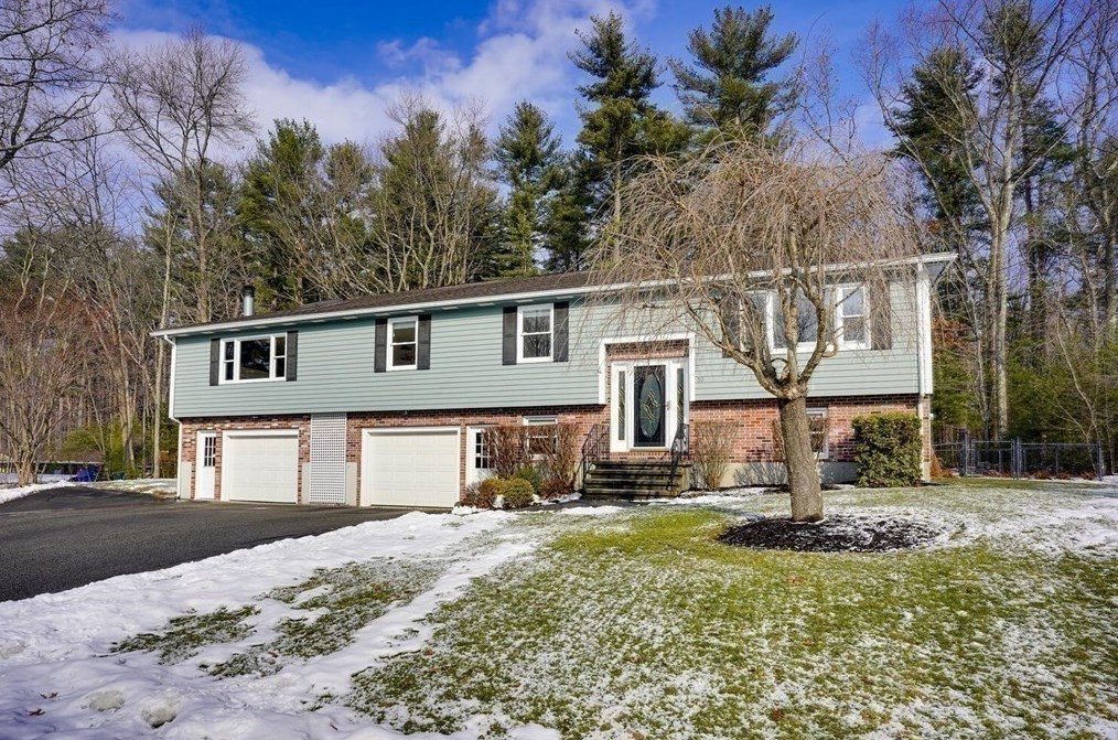 60 Cobbett St, Tewksbury, MA 01876-1409