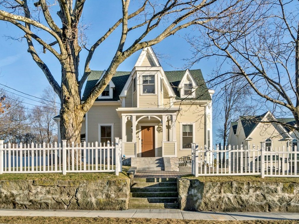 50 Rowe St #1, Newton, MA 02466