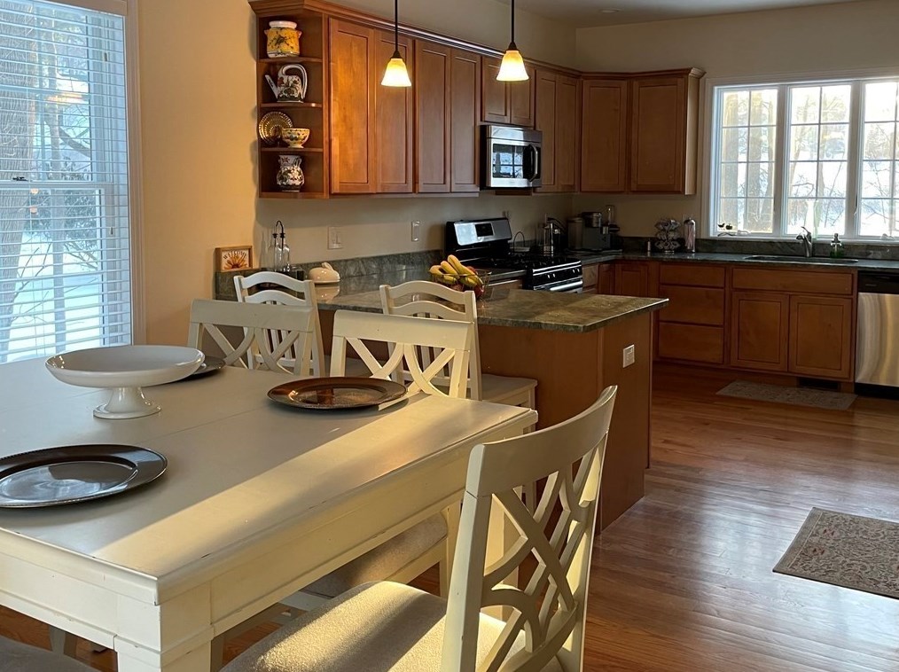 32 Summer St, Topsfield, MA 01983
