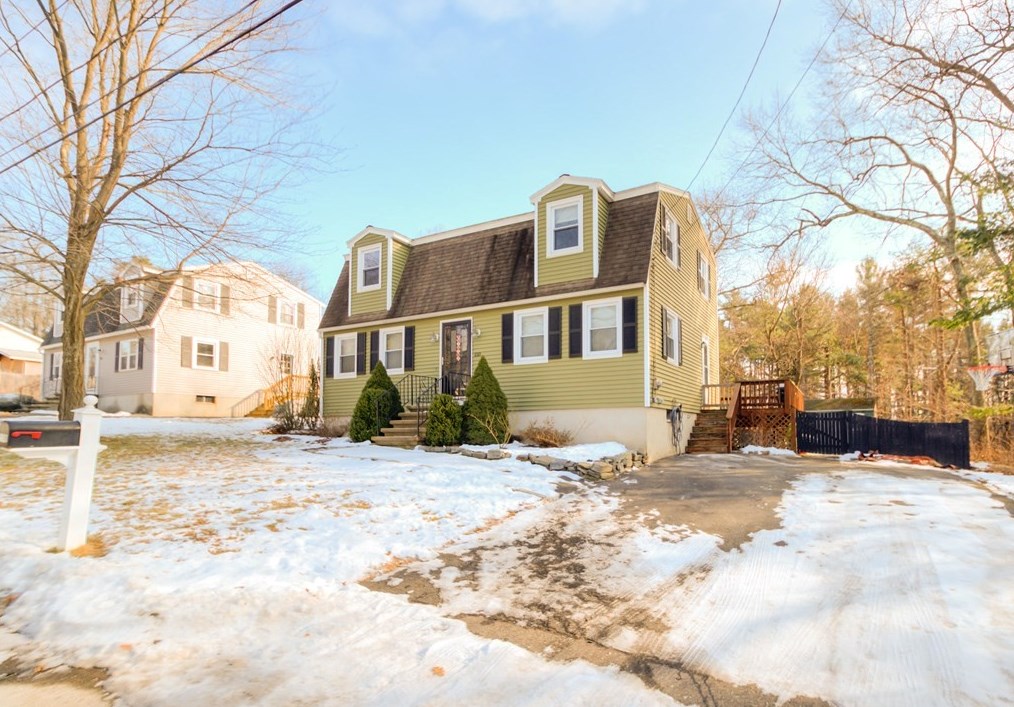 150 Acropolis Rd, Lowell, MA 01854 exterior