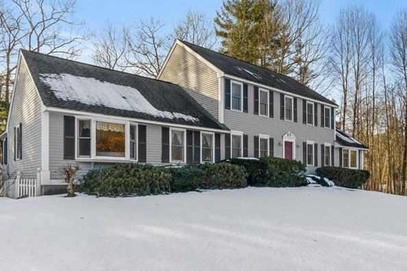 25 Ridge Rd, East Pepperell, MA 01463 exterior