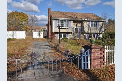 62 Willard Ave - Photo 1