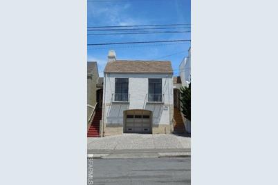 1626 34th Ave - Photo 1