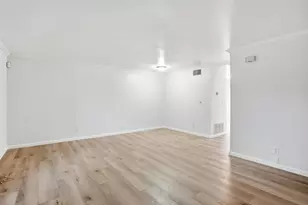 3952 Oak Villa Cir, Carmichael, CA 95608 - Photo 6