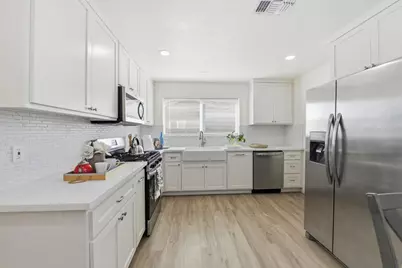 7019 Uranus Parkway, Sacramento, CA 95823 - Photo 10