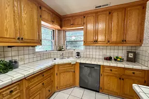 216 E 12th St, Tracy, CA 95376 - Photo 8