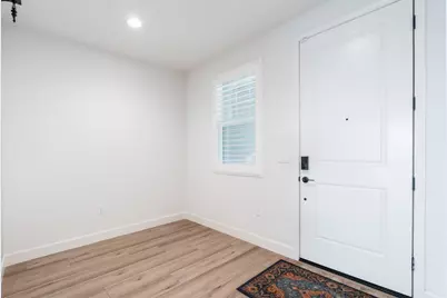 6141 E Peralta Way, Fresno, CA 93727 - Photo 2