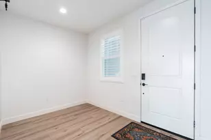 6141 E Peralta Wy, Fresno, CA 93727 - Photo 2