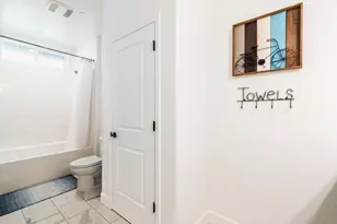6141 E Peralta Wy, Fresno, CA 93727 - Photo 8