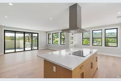 15 Erin Drive, San Rafael, CA 94903 - Photo 2