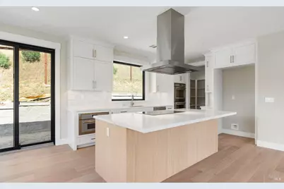 15 Erin Drive, San Rafael, CA 94903 - Photo 4