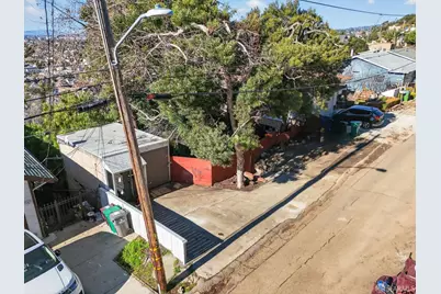 9117 Burr Street, Oakland, CA 94605 - Photo 36