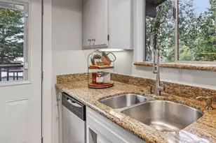 6340 Melville Dr, Oakland, CA 94611 - Photo 32