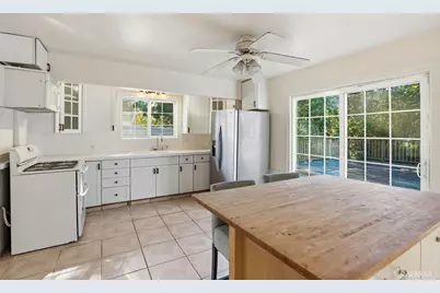 6383 Hillmont Drive, Oakland, CA 94605 - Photo 10