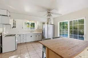 6383 Hillmont Dr, Oakland, CA 94605 - Photo 10