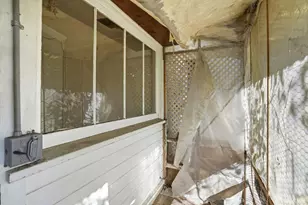 6391 Hillmont Dr, Oakland, CA 94605 - Photo 18