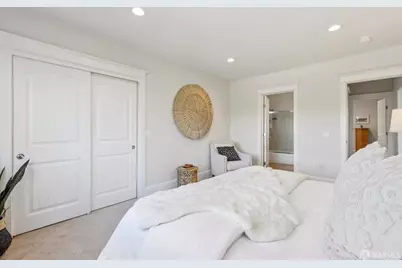 165 W Macarthur Boulevard, Oakland, CA 94611 - Photo 24