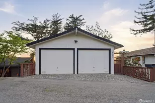 8440 Skyline Blvd, Oakland, CA 94611 - Photo 22