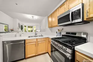 320 Caldecott Ln, Oakland, CA 94618 - Photo 4