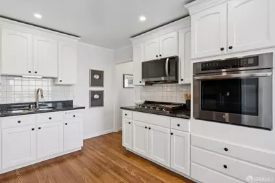 100 Bridgeview Drive, San Francisco, CA 94124 - Photo 10