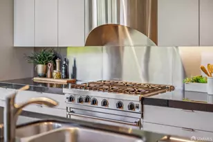 1170 Chestnut St, San Francisco, CA 94109 - Photo 16