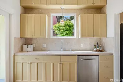1081 Treat Avenue, San Francisco, CA 94110 - Photo 16