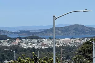 2051 10th Ave, San Francisco, CA 94116 - Photo 4