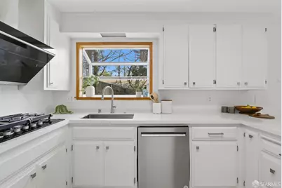 8440 Skyline Boulevard, Oakland, CA 94611 - Photo 26
