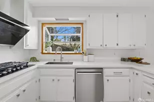 8440 Skyline Blvd, Oakland, CA 94611 - Photo 26