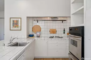 1127 Greenwich St, San Francisco, CA 94109 - Photo 32