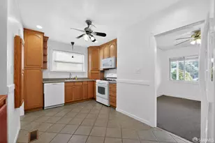 8125 Earl St, Oakland, CA 94605 - Photo 6