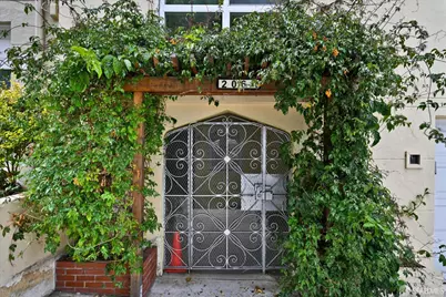 2067 Thomas Avenue, San Francisco, CA 94124 - Photo 2