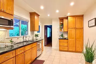 527 Zorah St, Oakland, CA 94606 - Photo 4