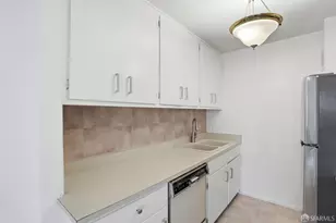 35 Lottie Bennett Ln, San Francisco, CA 94115 - Photo 8