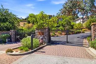 40 Palomar Oaks Ln, Redwood City, CA 94062 - Photo 2