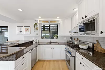 1095 Pacheco Street, San Francisco, CA 94116 - Photo 14