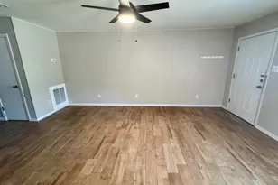 820 S Blanco St, Lockhart, TX 78644 - Photo 6