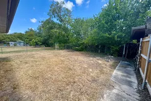 820 S Blanco St, Lockhart, TX 78644 - Photo 24