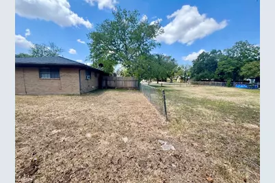 820 S Blanco Street #B, Lockhart, TX 78644 - Photo 22