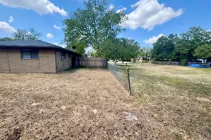 820 S Blanco St, Lockhart, TX 78644 - Photo 22